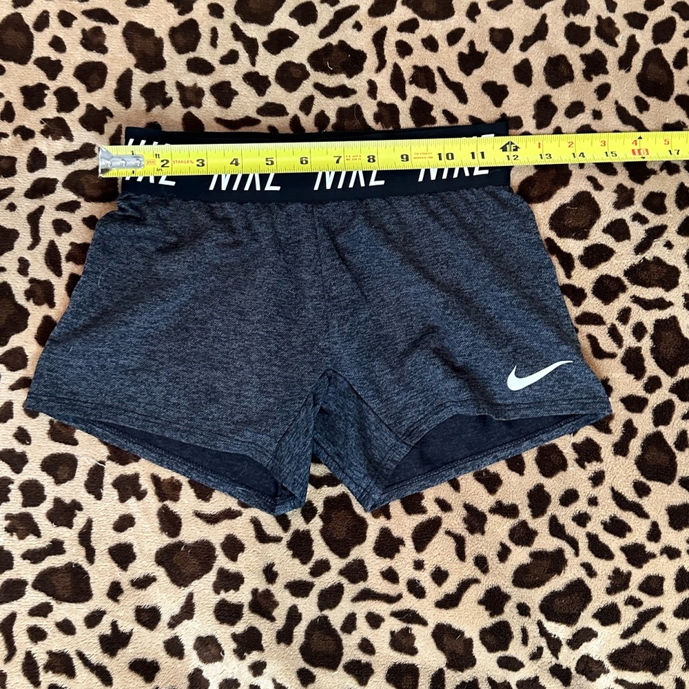 Nike Women's Dry Training Shorts size small